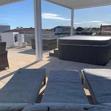 아파트 L'amiraute 아그